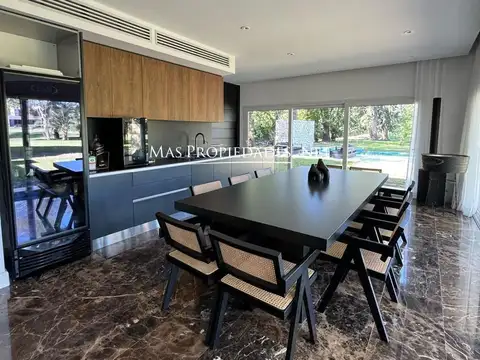 Casa en Venta con 5 cocheras