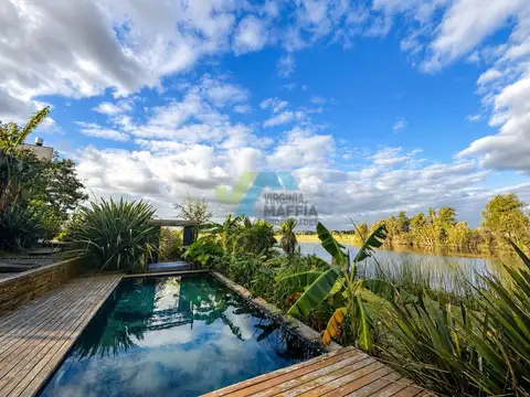 Venta de casa en una planta con pileta a la laguna - Muelles Puertos del Lago