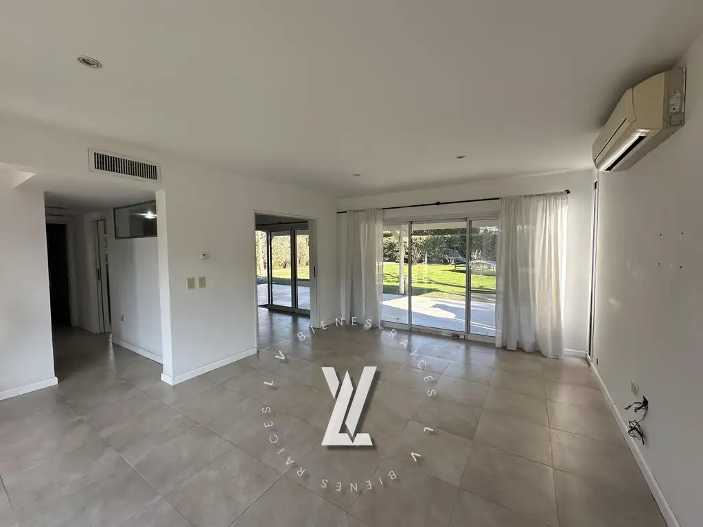 Casa en Venta - 4 dormitorios - USD 350.000