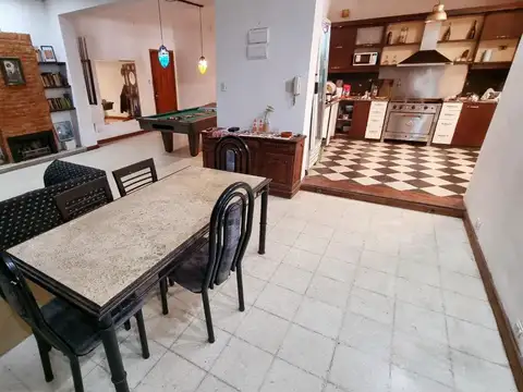 Amplio PH con quincho, parrilla y hermoso jardín - Barracas