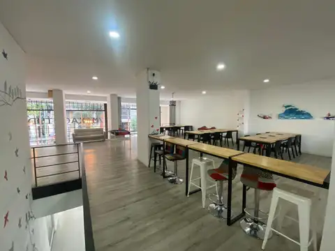 moderno local de doble altura a calle