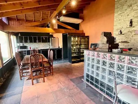 Casa en Venta con 3 cocheras
