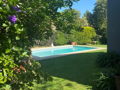 Casa 5 ambientes con 4 baños