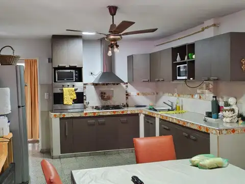 Venta - Exclusiva Casa en Esquina – Barrio 100 v