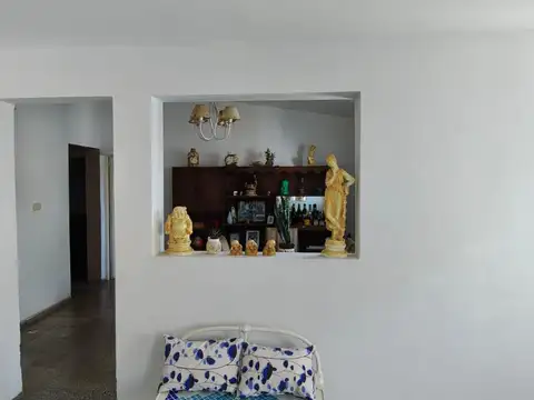 Casa 8 ambientes con 1 baño