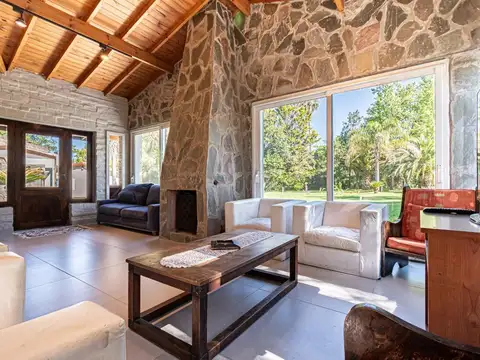 Casa en Venta con 6 cocheras