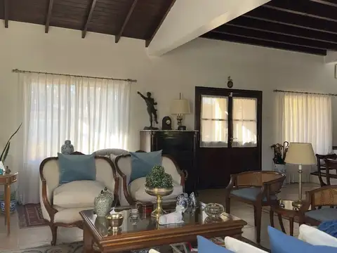 Casa en venta 3 habitaciones 4 ambientes suite pileta barrio cerrado- Apta credito