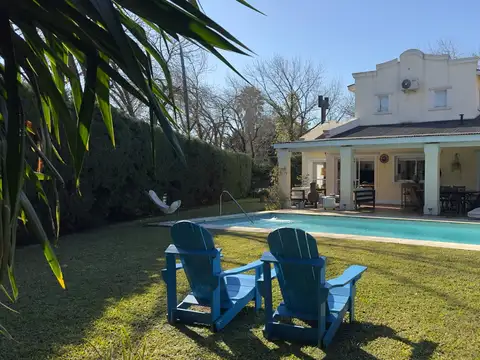 Casa 4 ambientes con 2 baños