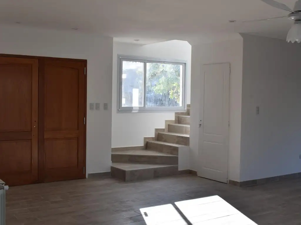 Casa en Alquiler con cochera