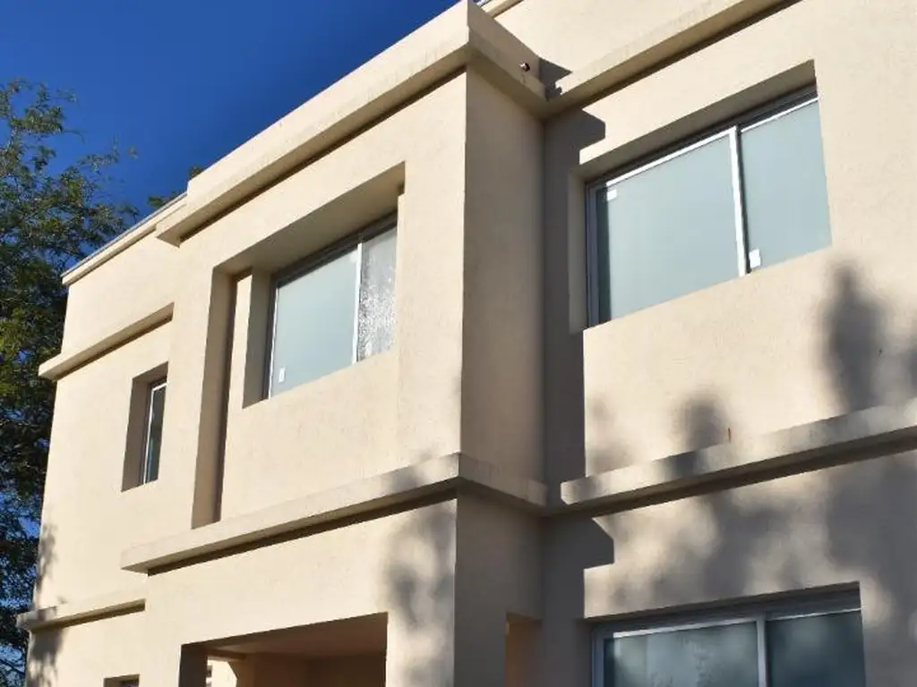 Casa en Alquiler - 3 dormitorios -