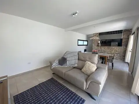 ALQUILER DUPLEX 2 DORM Bª CERRADO CAMPO DE VUELO