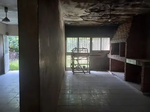 Casa 4 ambientes con 1 baño