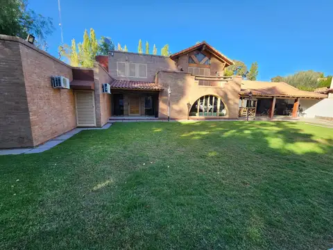 Casa en Venta con 2 cocheras