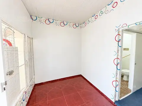Local en Alquiler en Isidro Casanova, $ 450.000
