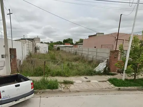 Lisandro de la Torre e/ De la Canal y La Pastora