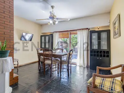 Casa en Venta con 3 cocheras