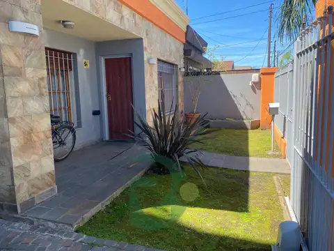 VENTA CASA 3 AMB.C/PILETA.LOTE 10X35MTS.ITUZAINGO