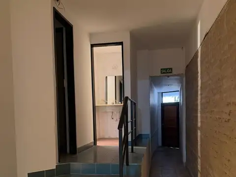 Oficina 6 ambientes con 2 baños