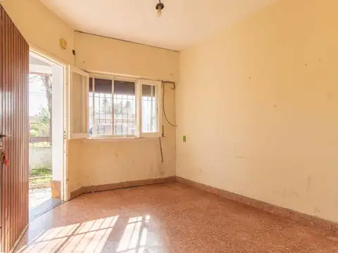 Casa 4 ambientes con 1 baño