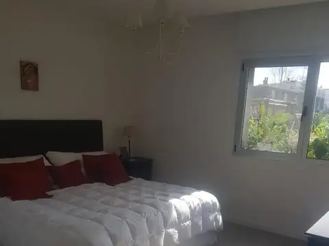 Casa en Alquiler Temporal con 4 cocheras