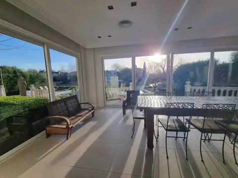 Casa 10 ambientes con 8 baños