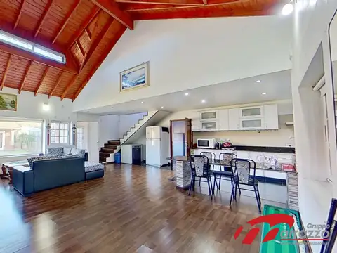 Casa 6 ambientes con 4 baños