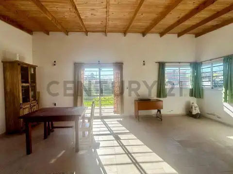Venta de Casa 3 AMBIENTES en Arturo Seguí, La Plata                                C...