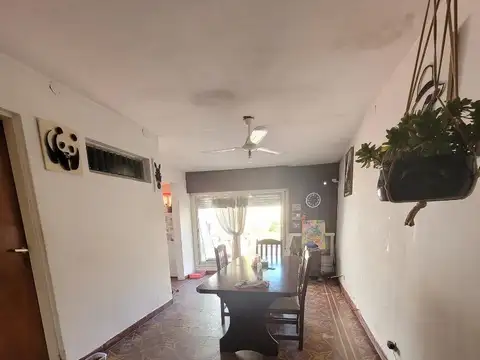 Casa 5 ambientes con 2 baños
