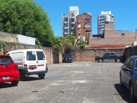 VENDO COCHERA EN PLENO CENTRO, EN CALLE URQUIZA