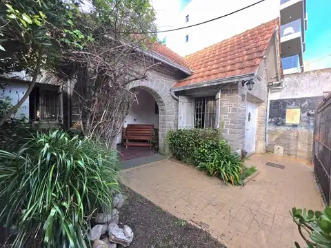 VENTA Casa 4 Ambientes con Jardín y Cochera – La Perla – Mar del Plata