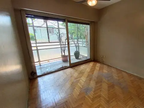 VENTA 3 amb con dependencia y balcón al frente