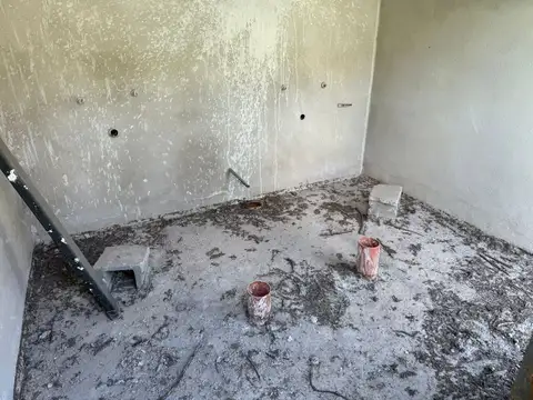 VENTA GALPÓN EN UNQUILLO CON VIVIENDA Y BAÑOS