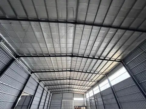 ALQUILER DE 2 NAVES INDUSTRIALES POLO 52 1000 M2