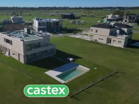 Casa 10 ambientes con 5 baños