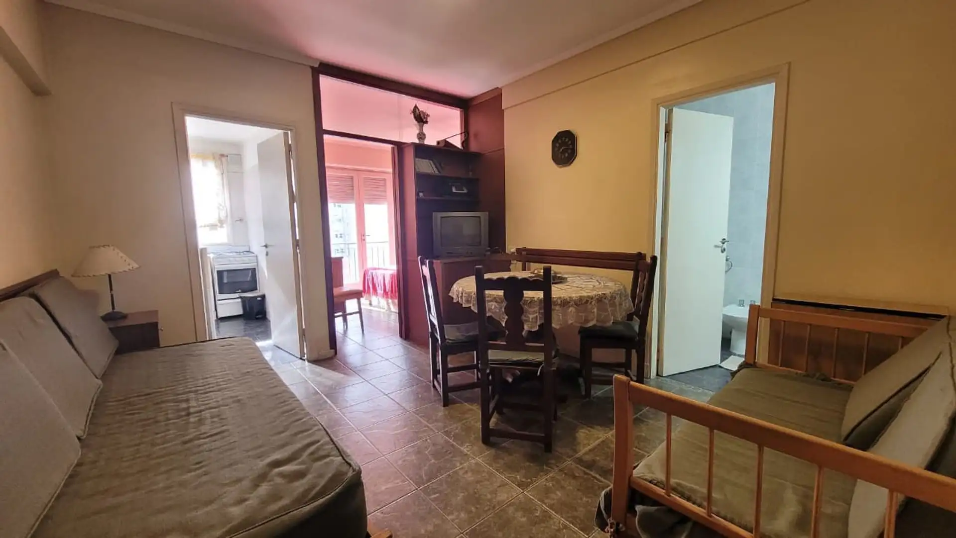 alquiler 2 ambientes balcon a la calle zona centro