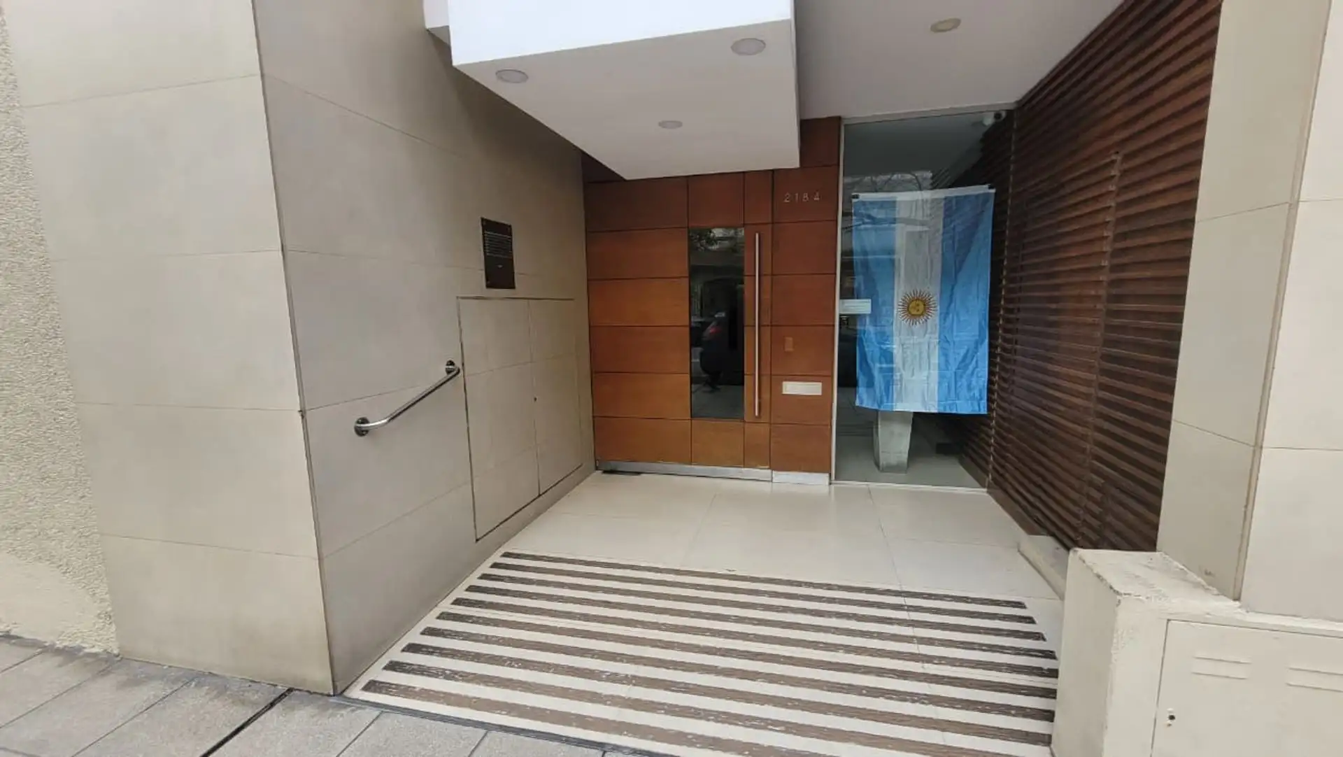 alquiler 2 ambientes balcon a la calle zona centro