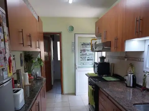 VENTA HERMOSA CASA DE TRES  DORMITORIOS EN VALLE ESCONDIDO