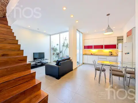 VENTA CASA DE PASILLO DE DOS DORMITORIOS CON PATIO Y TERRAZA EN PICHINCHA