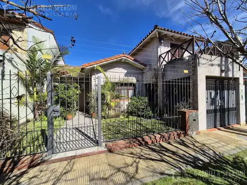 CASA 4 ambientes VENTA Banfield