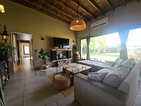 Casa en Venta con 2 cocheras