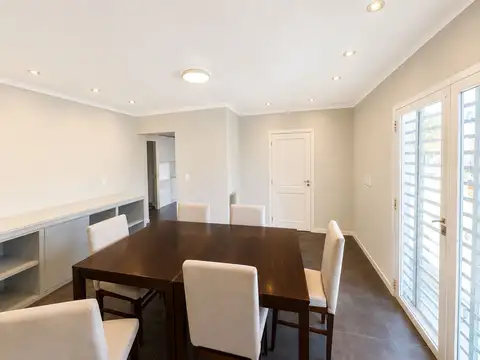 Casa 6 ambientes con 4 baños