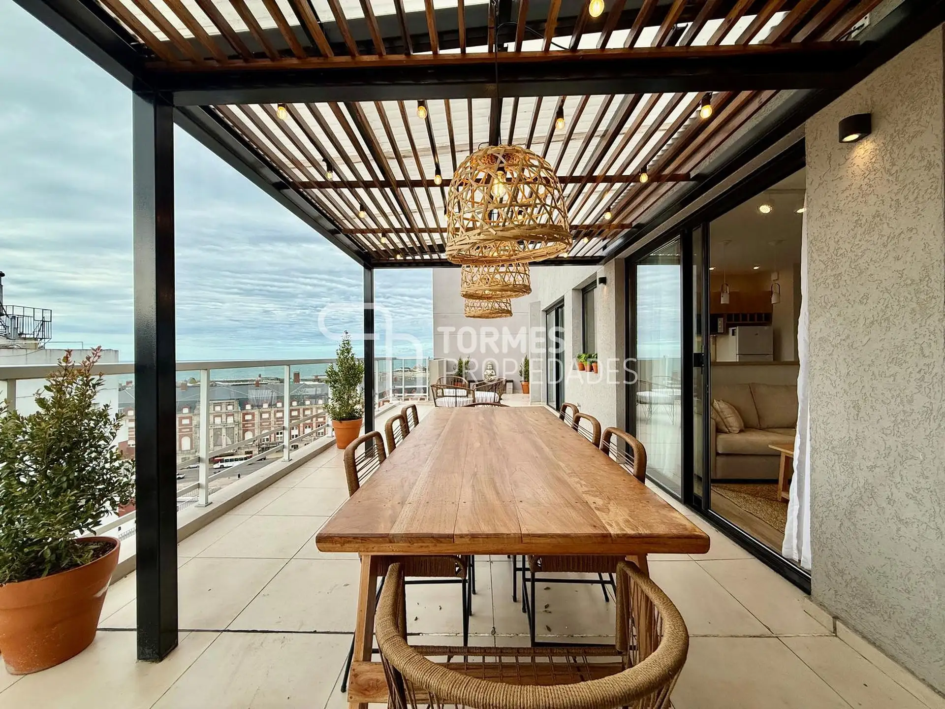 Semipiso 3 ambientes con gran terraza propia y parrilla en Plaza Colón