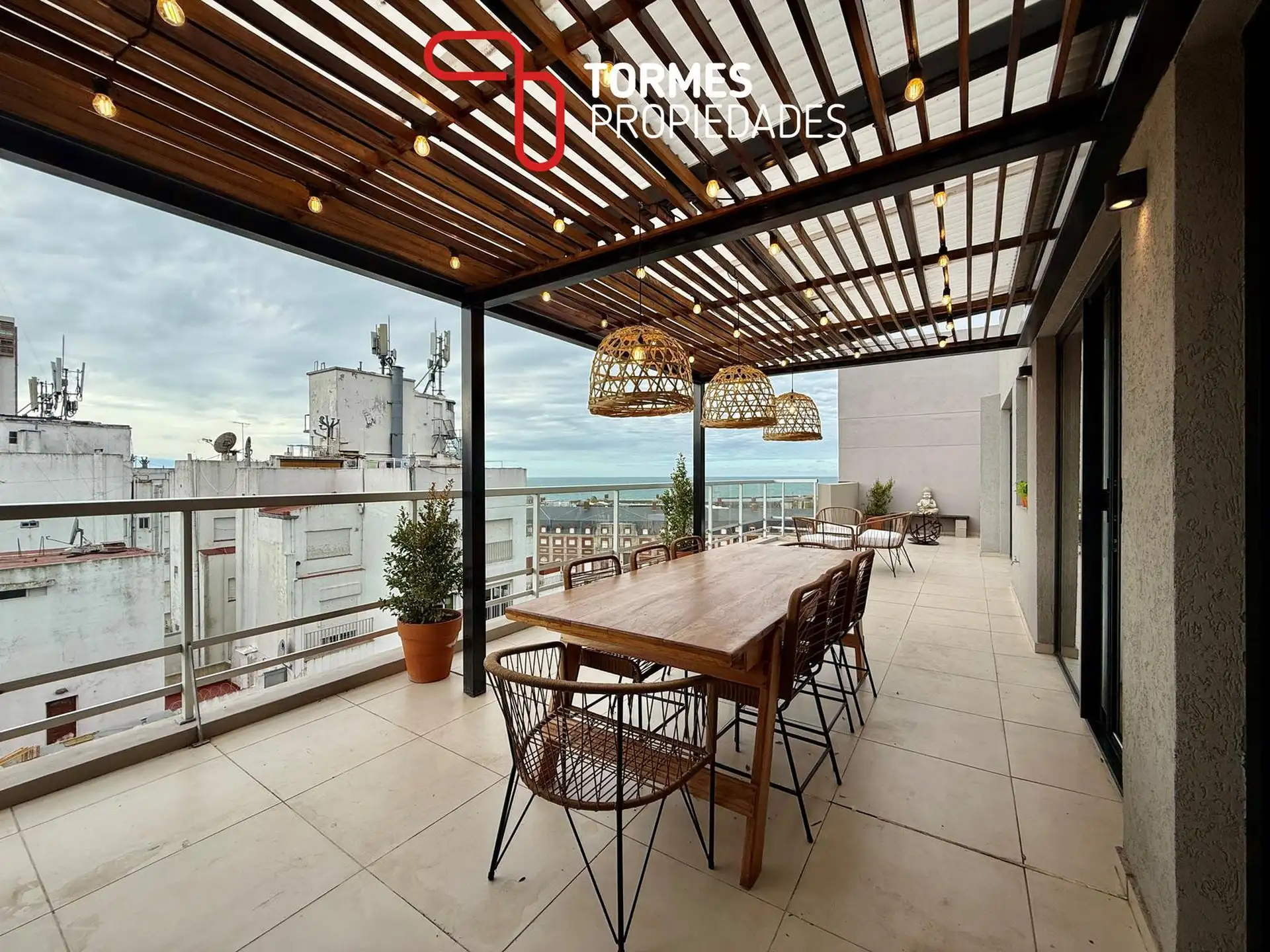 Semipiso 3 ambientes con gran terraza propia y parrilla en Plaza Colón