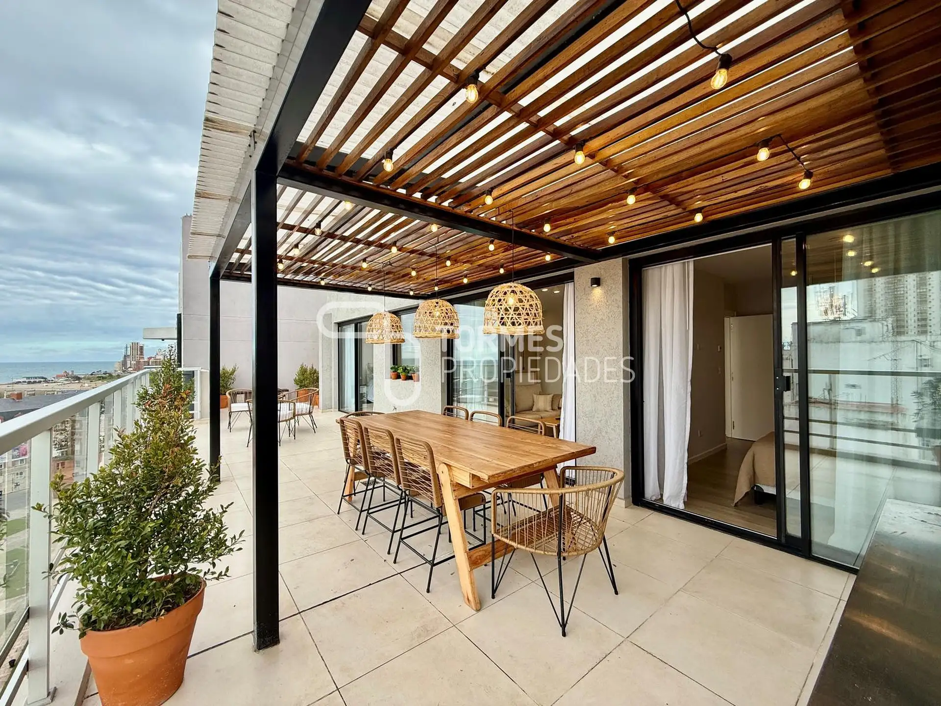 Semipiso 3 ambientes con gran terraza propia y parrilla en Plaza Colón