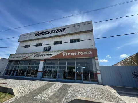 Local comercial en Av. Pedro Luro 2130