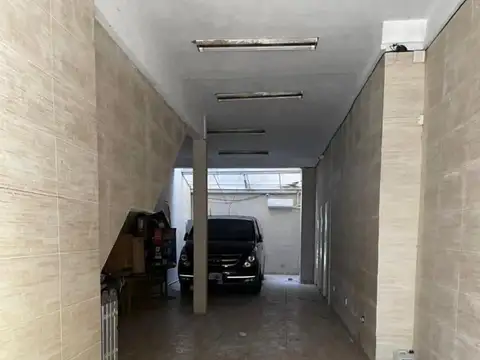 Castro Barros 1000, Piso pb