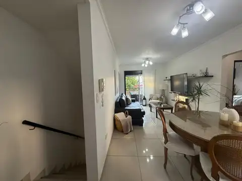 Depto Tipo Casa en Venta en Versalles, USD 195.000