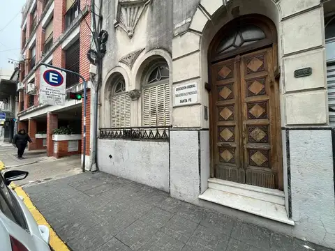 CASA DE ESTILO ANTIGUA EN ALQUILER COMERCIAL