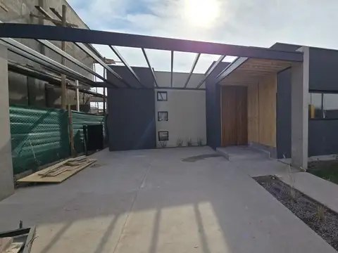 Casa 5 ambientes con 1 baño