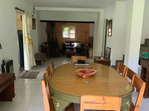Casa 5 ambientes con 2 baños